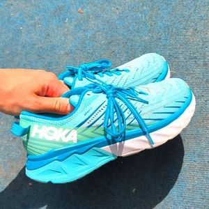 Wms sz 7.5w Hoka Arahi 4